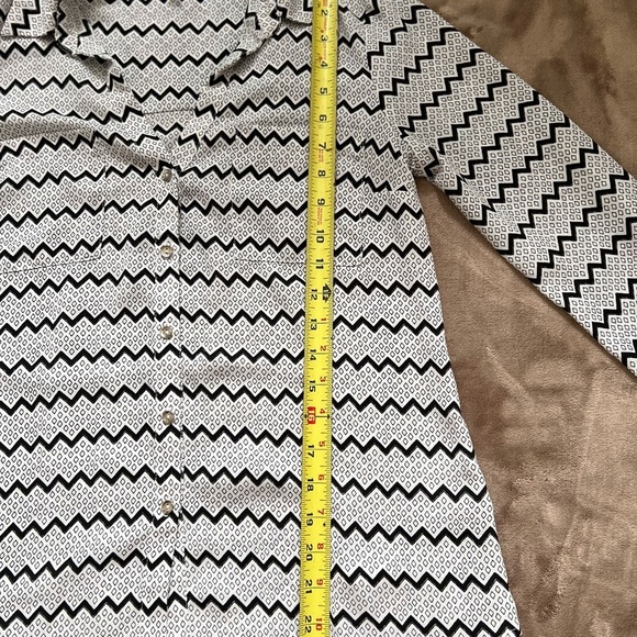 Candies Black/White Print Long Sleeve Button Down Blouse, Size M 100% Polyester - Picture 8 of 10